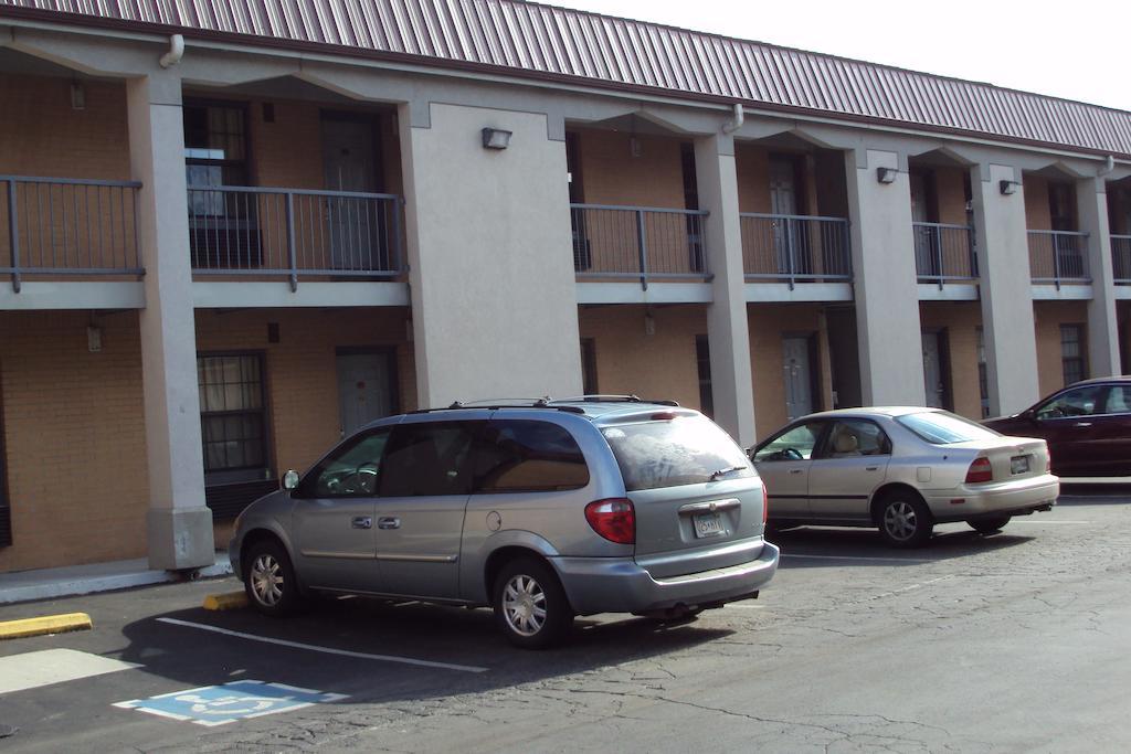 Executive Inn Tullahoma Exterior photo